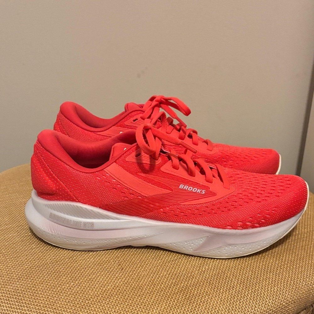 Brooks Women's Vibrant Red Athletic Shoes
